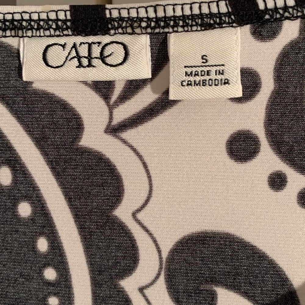 Cato Black & White Graphic Blouse EUC - Picture 3 of 8